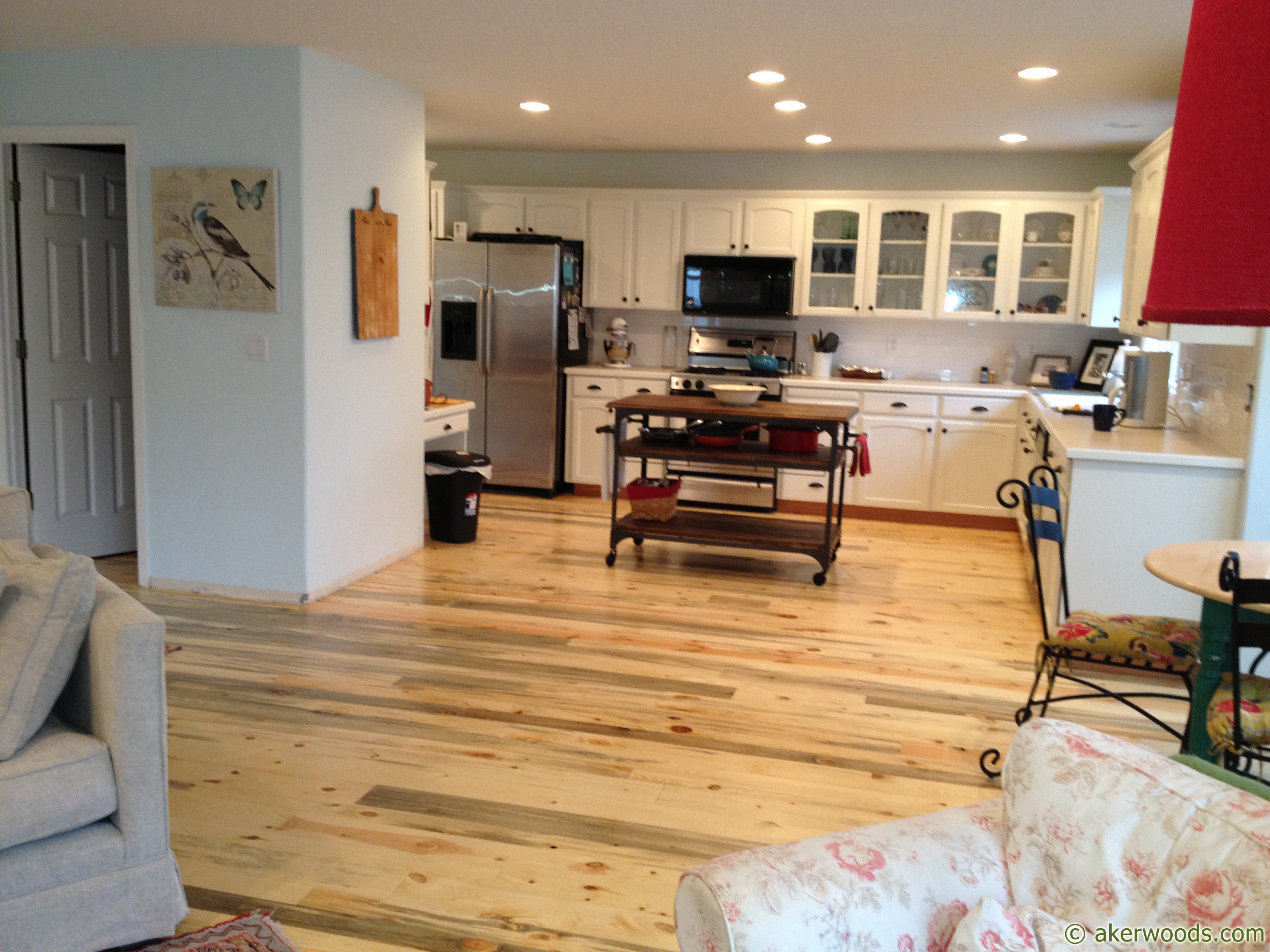 Blued and Regular Ponderosa Pine Wood Flooring
